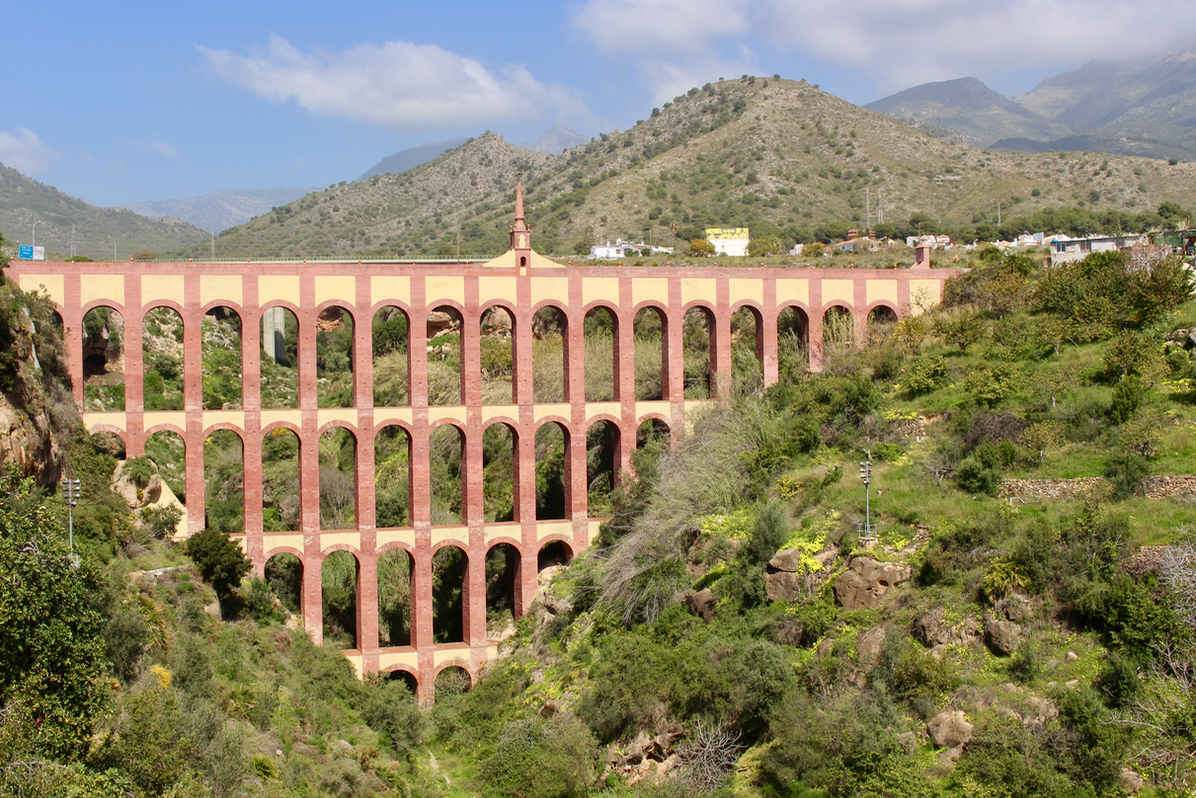 Das Acueducto del Águila (Adler-Aquädukt) in Nerja