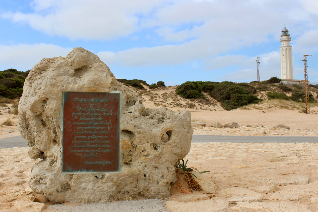 Monument und Leuchtturm am Kap Trafalgar
