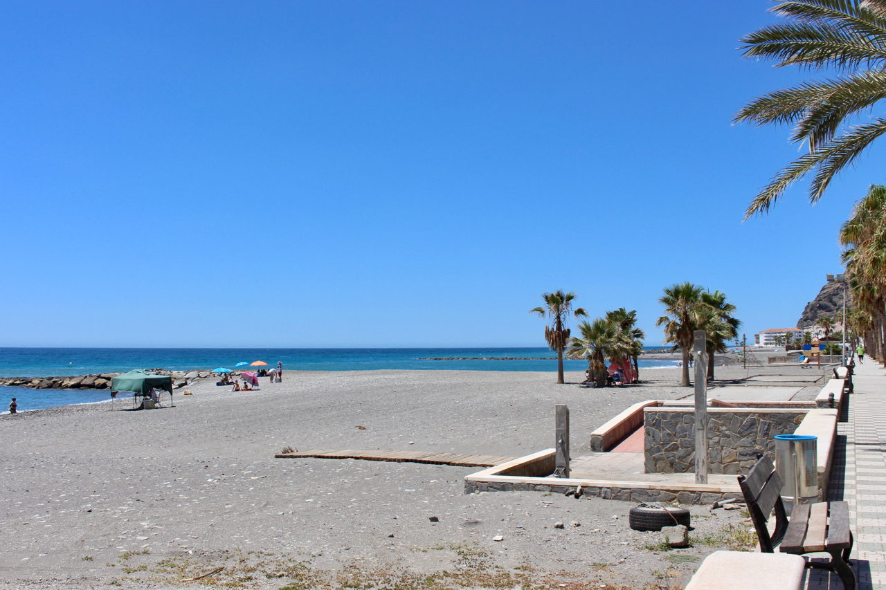 Strand Playa La Mamola in Popolos