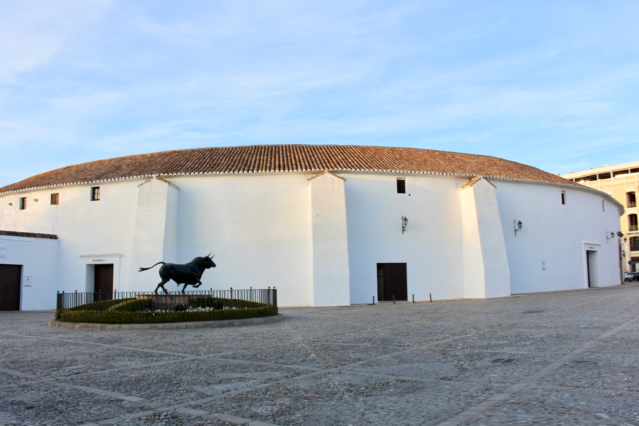 Die Fassade der Stierkampfarena von Ronda