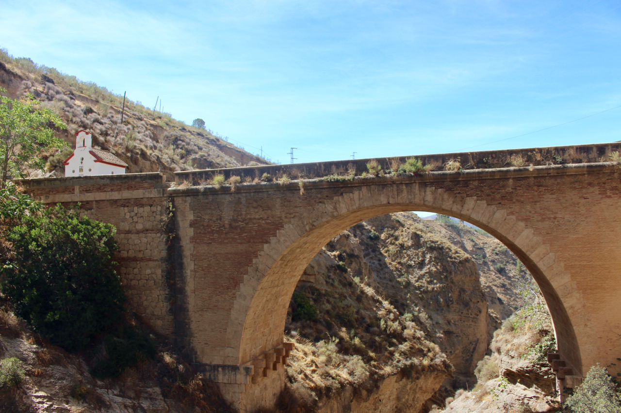 Die neue Brücke von Tablate aus dem 19. Jahrhundert