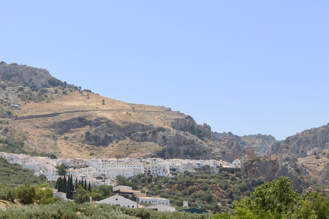 Das Weiße Dorf Zuheros vom Norden aus gesehen
